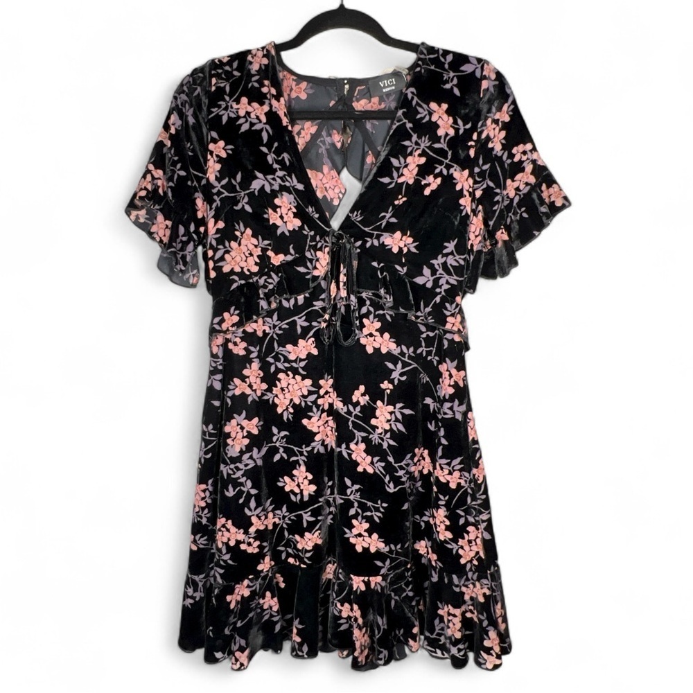 VICI floral velvet burnout dress size medium never worn ruffle detail - Picture 2 of 8